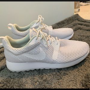 Women’s Nike White VGUC size 8